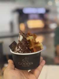 上機前的飲品雪糕Grab & Go @GODIVA CAFE