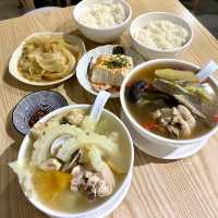 【高雄】美良家｜高醫附近CP值很高的文青燉湯店 ！用餐時間總是高朋滿座