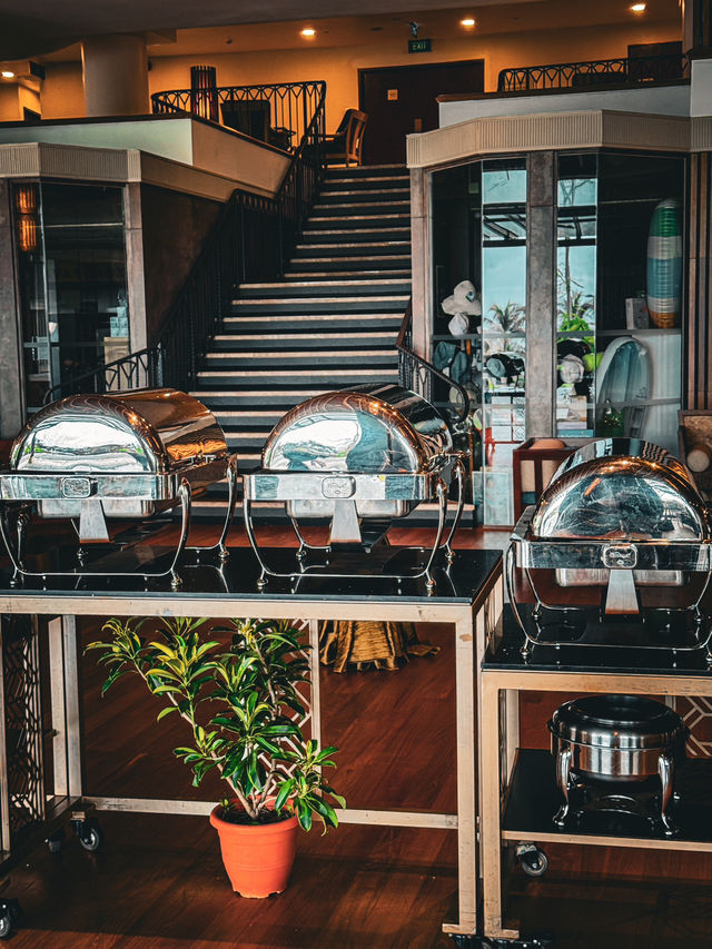 Buffet Dining at Shangri-La Hotel, Sentosa