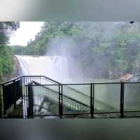 雨中遊壯觀十分瀑布，老街祈願放天燈