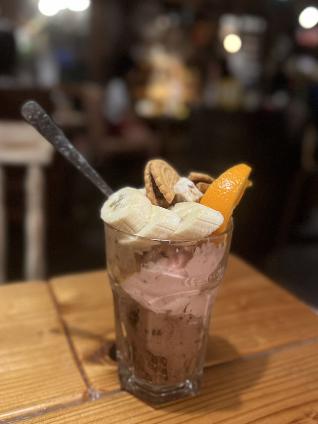 地元民に愛される！オシャレカフェバー