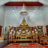 สักการะหลวงพ่องามและหลวงพ่อเพชรมีชัย