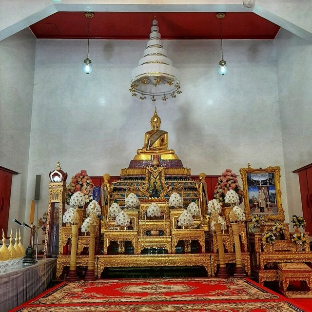 สักการะหลวงพ่องามและหลวงพ่อเพชรมีชัย