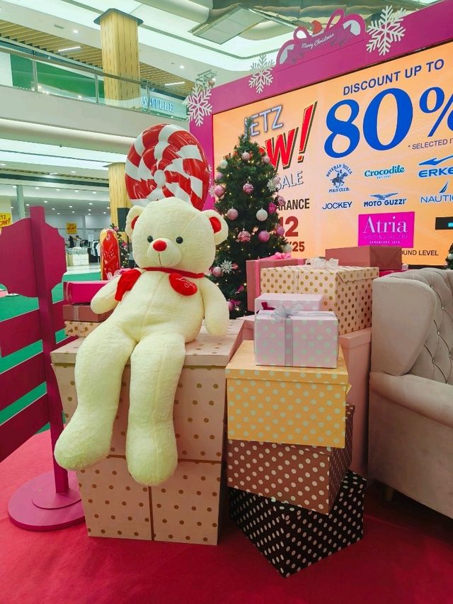 Holiday Vibes and Festive Cheer at Atria Shopping Mall