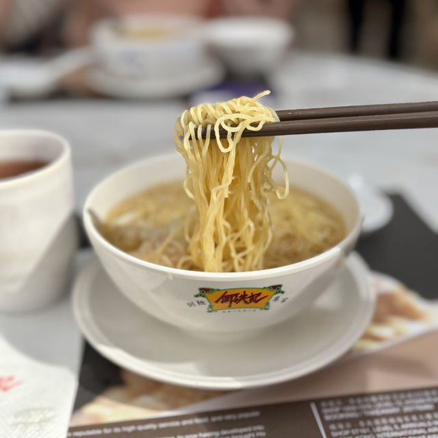 【香港・機場】ミシュラン一つ星海老入り雲呑麺「何洪記粥麵專家 機場店」
