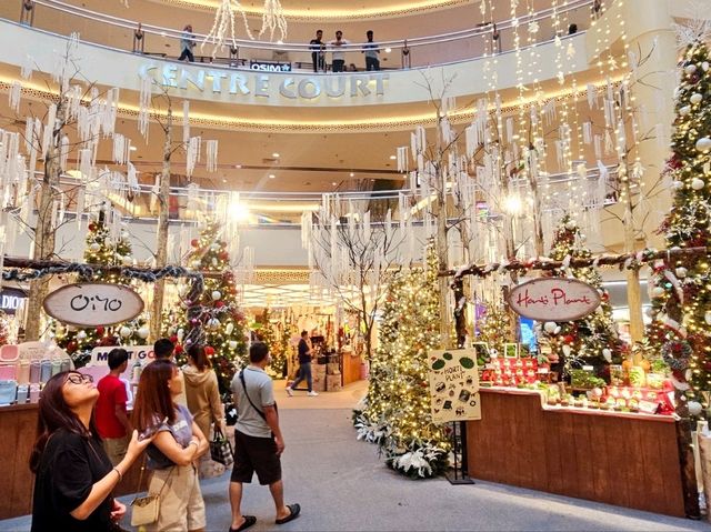 A Christmas encounter at Mid Valley Megamall