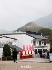 เดินถ่ายรูปที่ Ngong Ping Village 