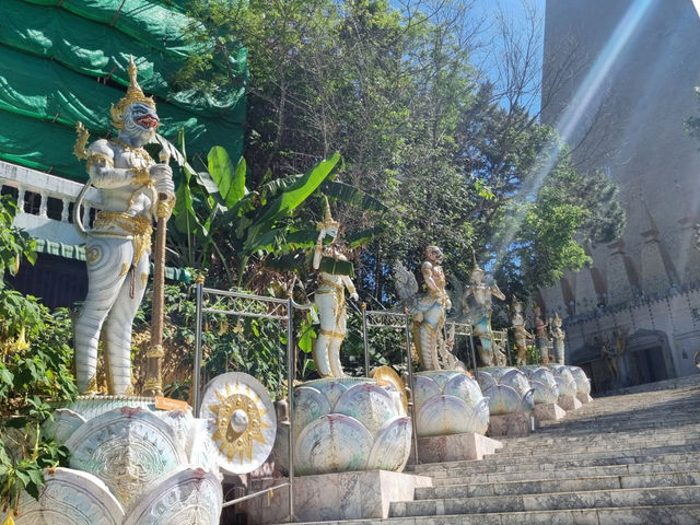 สักครั้งในชีวิตมาเยือนวัดที่อยู่สูงที่สุดในไทย