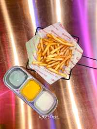 OPPA DAEK ร้านอาหารเกาหลี สีโต๊ะกระแทกตามาก