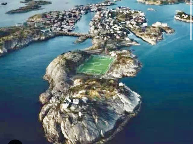 去Henningsvær世界盡頭的足球場⚽️踢足球去