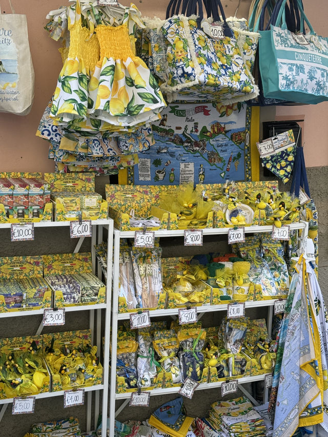 意大利🇮🇹五漁村🐠七彩繽紛的商店也是風景🌈手工藝品市集👗精美可愛小店