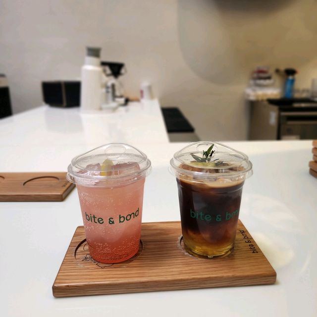 Bite & Bond – คาเฟ่สไตล์มินิมอล