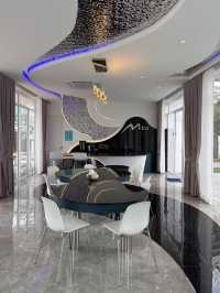 Mira Beachfront Pool Villa Cha-am