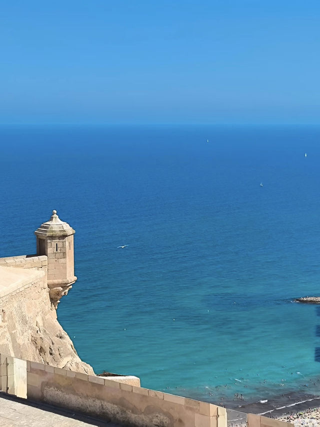 Castell de Santa Bárbara: Alicante’s Fortress in the Sky 