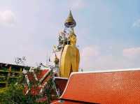 泰國曼谷市中心著名地標性寺廟景點：印卓威漢寺，十四世紀古跡寺廟，32米高金色雕像，適合打卡拍照📸冥想