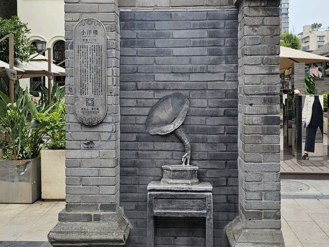 四川成都漫遊，熊貓故鄉與新舊交融的城市。