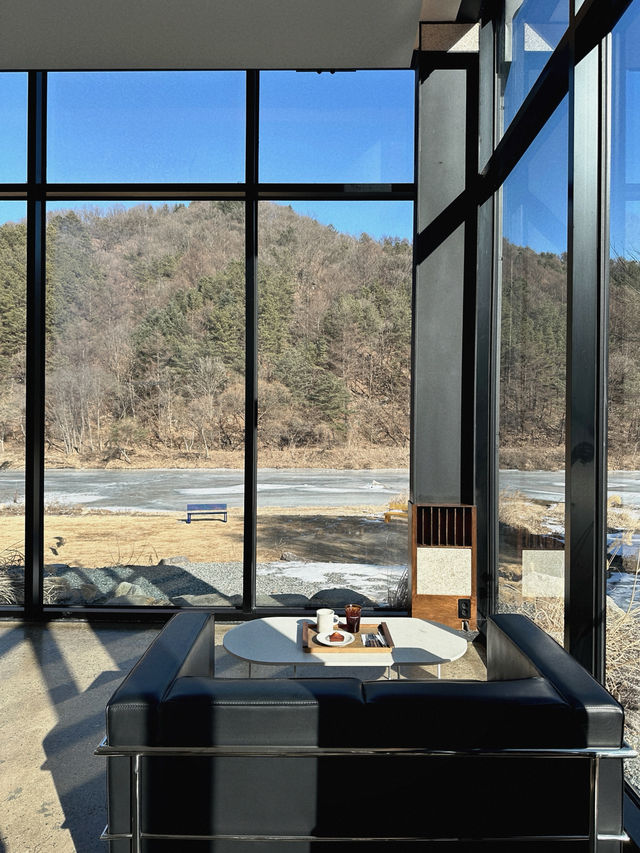 사계절 통창뷰가 아름다운만큼 숨어버린 카페🩵