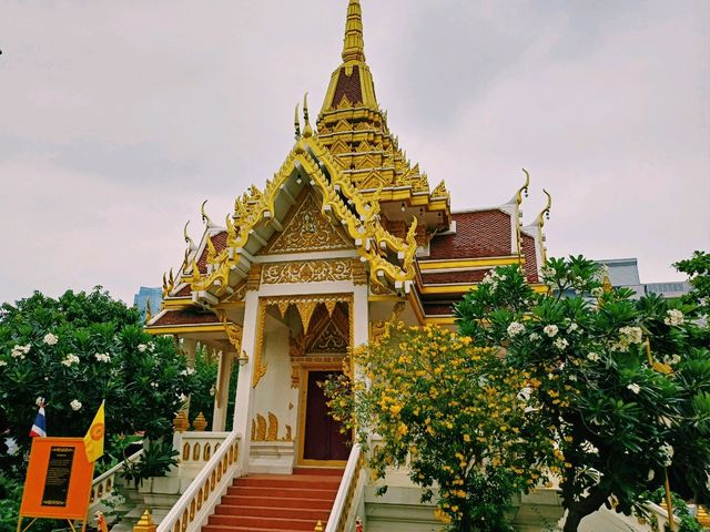 泰國曼谷湄南河畔著名古跡皇家寺廟景點：Wat Uthai Tharam，雄偉泰式寺廟建築群，適合打卡拍照📸