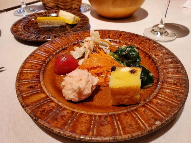 [🇯🇵軽井沢] ピレネーで堪能した絶品ステーキ — 味と雰囲気が魅力のレストラン
