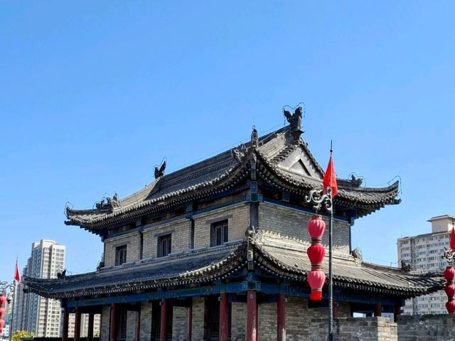 Xi'an City Wall: A Walk Through Ancient History!