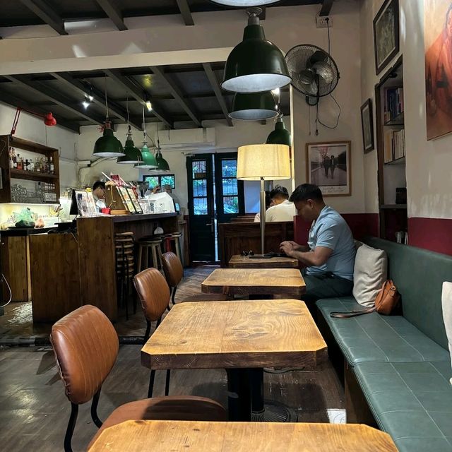 a very good hangout with coffee