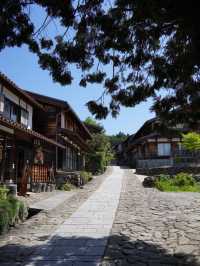 【岐阜】石畳が敷かれた坂に沿う宿場町