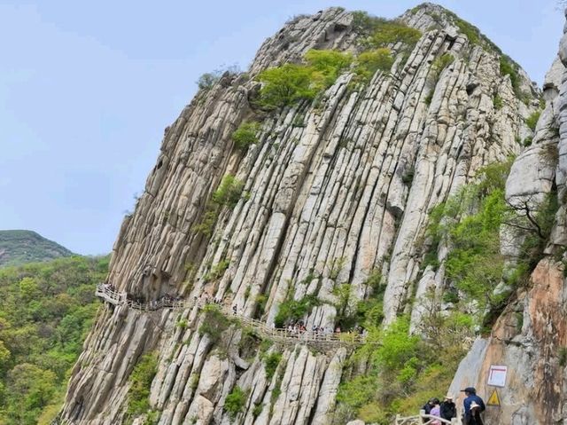 登嵩山-少室山，走過少林寺，穿過壯觀的書冊崖到三皇寨