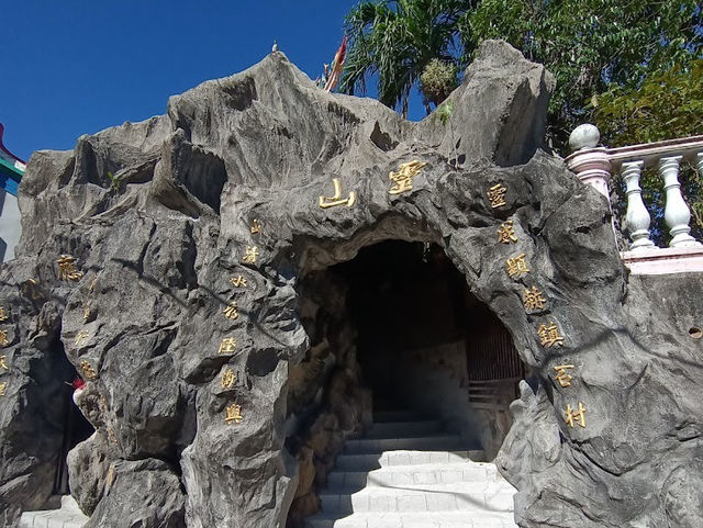 Chong Long Gong Temple: Where Dragons Dance & Curry Puffs Reign Supreme🐉🔥