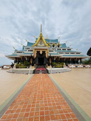 วัดและสถานที่ศักดิ์สิทธิ์ + จุดหมายปลายทางที่ต้องไปในช่วงสงกรานต์