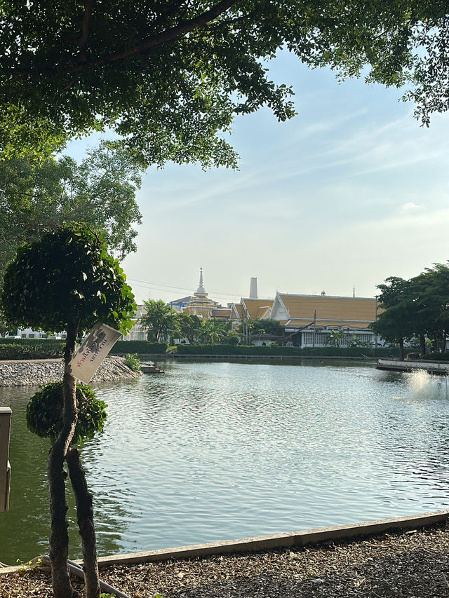 เข้าวัด ไหว้พระเจดีย์ศรีมหาธาตุ!🍀