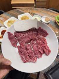 광주 운암동 소고기집 – 참숯 위에 올라간 1등급 한우의 풍미