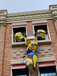Banana Madness Alert: Minion Land is a Laugh Riot!