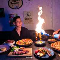 ร้านอาหารสุดคราสสิค ฟีลเรโทรย้อนยุค Grill 'n Brew