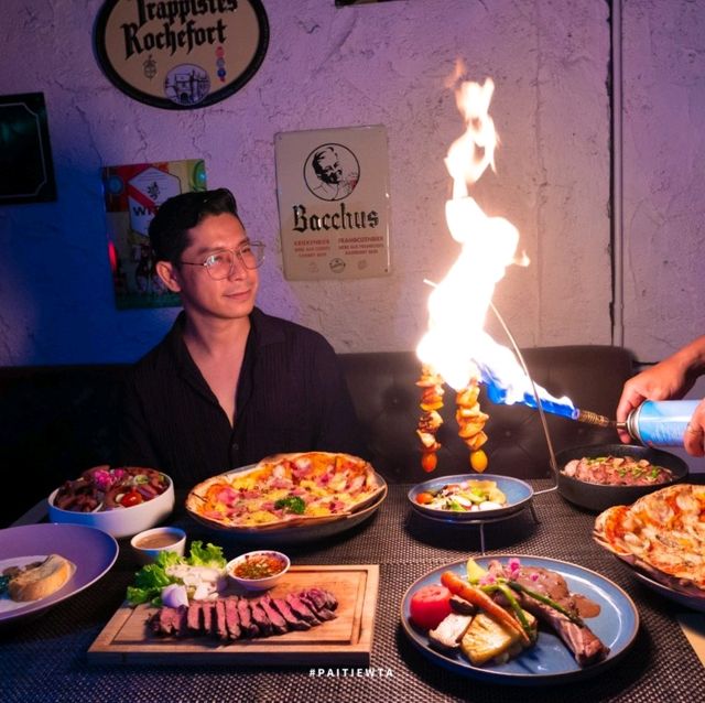ร้านอาหารสุดคราสสิค ฟีลเรโทรย้อนยุค Grill 'n Brew