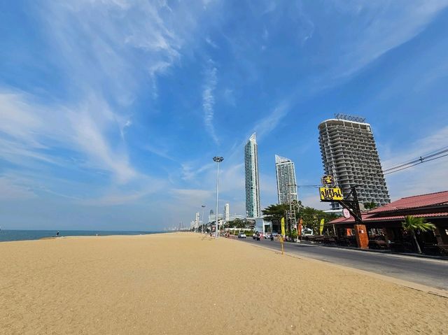 หาดนาจอมเทียน