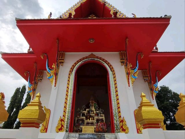 พามาสักการะศาลหลักเมือง จังหวัดสิงห์บุรี