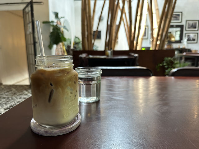 【Footprint Cafes｜シェムリアップ】 ゆったり過ごせて、しっかり働ける。旅人＆ノマドに優しいカフェ
