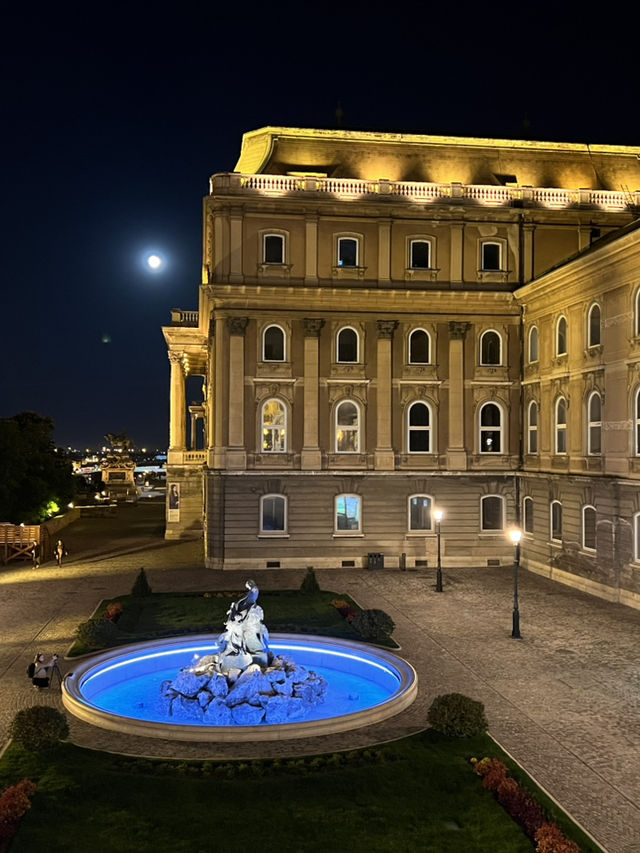 A Solo Day in Budapest – Baths, Bridges & Beautiful Surprises
