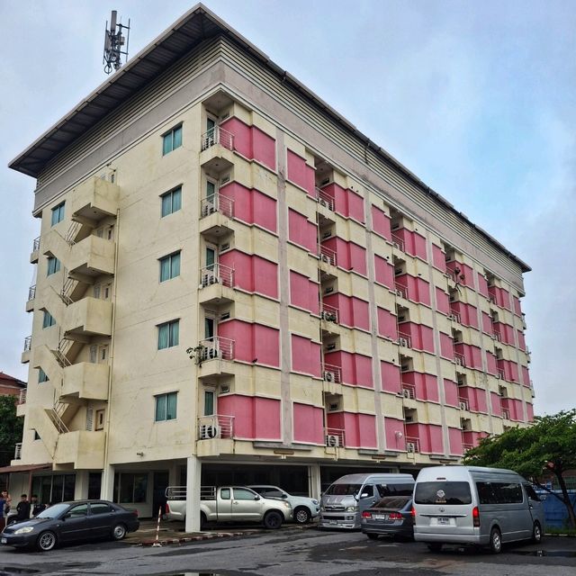 โรงแรมราคาหลักร้อย ห้องพักดี ๆ ต้องวี รีโซเทล