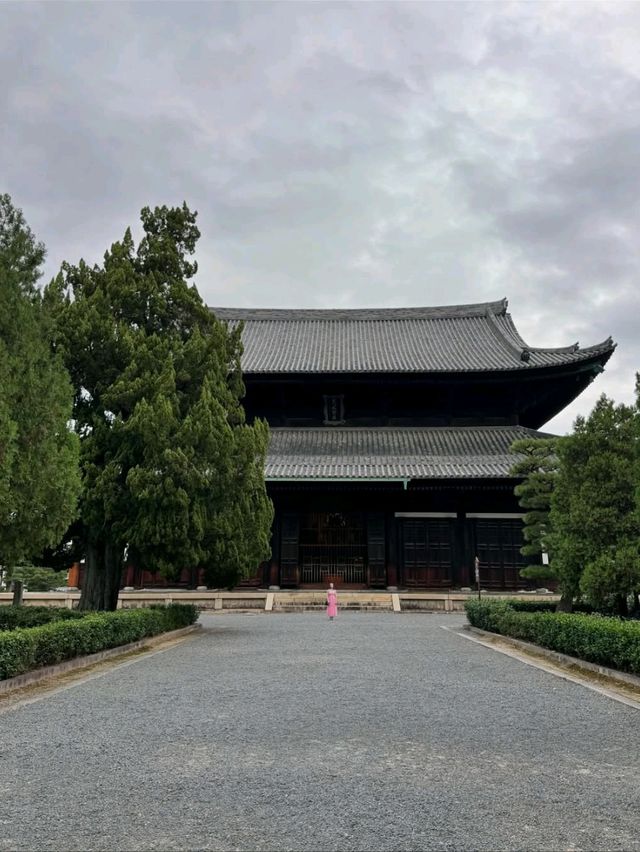 Hanging Out at Tofukuji 