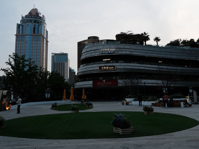Shanghai After Dark: A Breezy Evening at the North Bund”