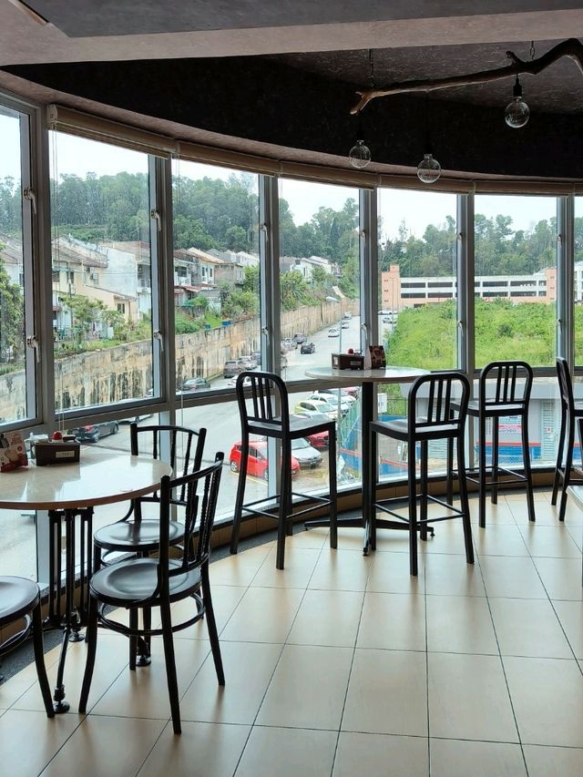 Morning Feels Like Home at This Cozy Café