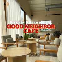 ☕ Good Neighbor Cafe – คาเฟ่มินิมอลสุดชิคในมหาชัย