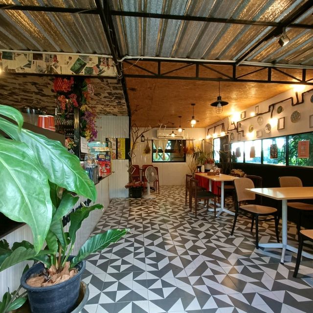 AB about coffee and garden at Lopburi 