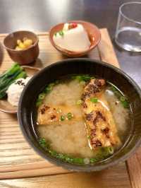 【岡山】藁葺き屋根の中で食べるランチ
