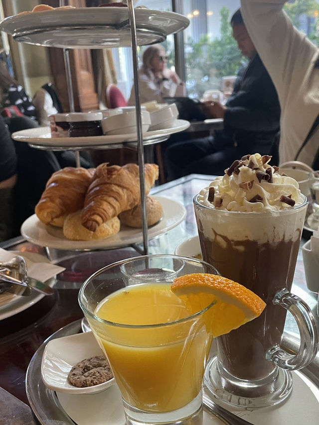 【世界一美しいカフェがある国ハンガリー🇭🇺のおすすめカフェ3選】