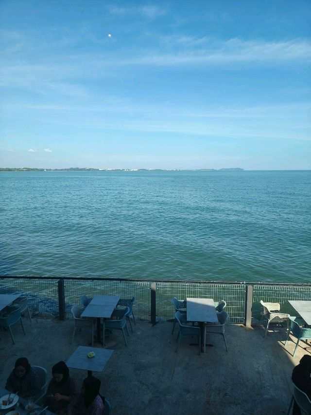 Affordable Café by the Sea? Yes Please