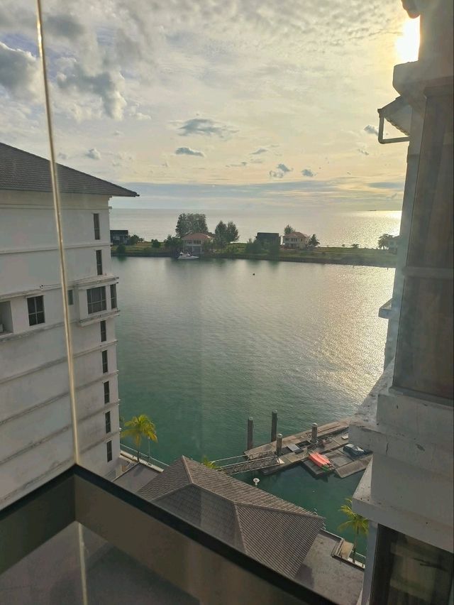“Avillion Admiral Cove – Spacious Seaside Retreat with Charming Flaws”