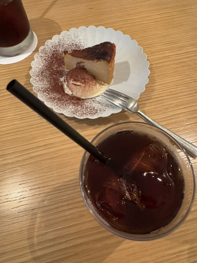 ハンドドリップで1杯ずつコーヒーをいれる喫茶店
