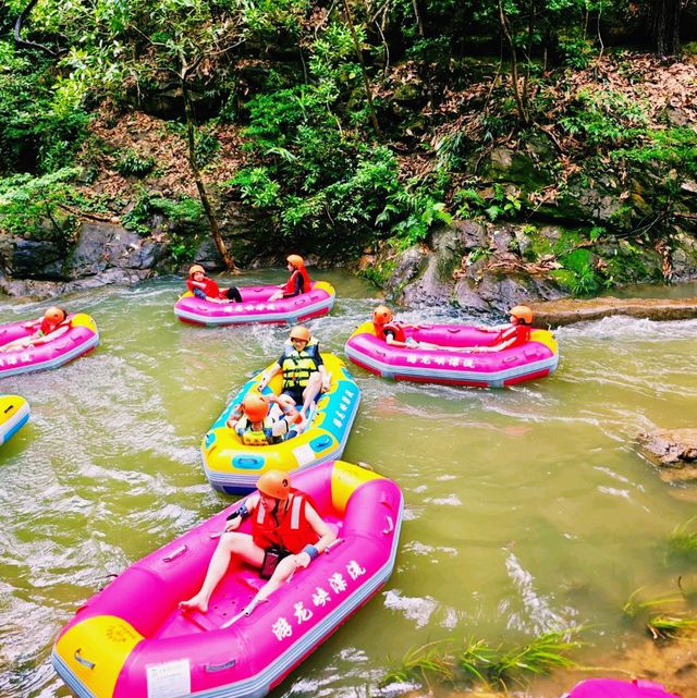 中國廣東遊龍峽漂流遊玩攻略，適合夏天親子遊